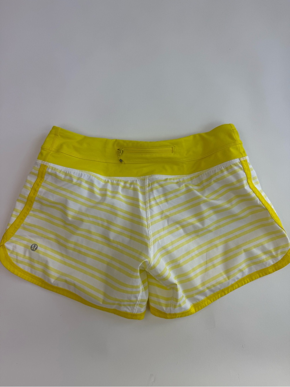 Lululemon Groovy Run Short sz 6